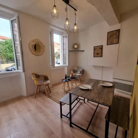 Vivre A Deux Pas Du Palais Apartment
